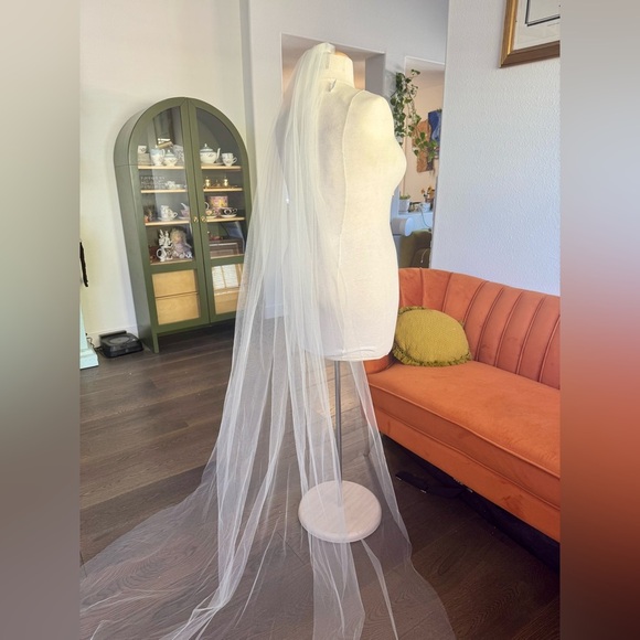 David's Bridal Sheer Cream Veil - Picture 4 of 6